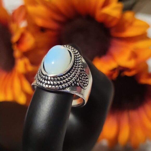 Oval Embellishment Silvery Moonstone Simulate Ring - Picture 10 of 14